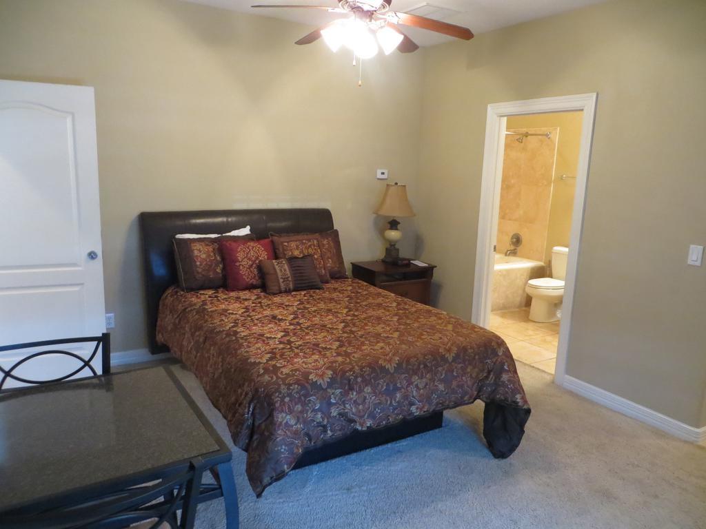 Sunset Harbor Resort Willis Chambre photo